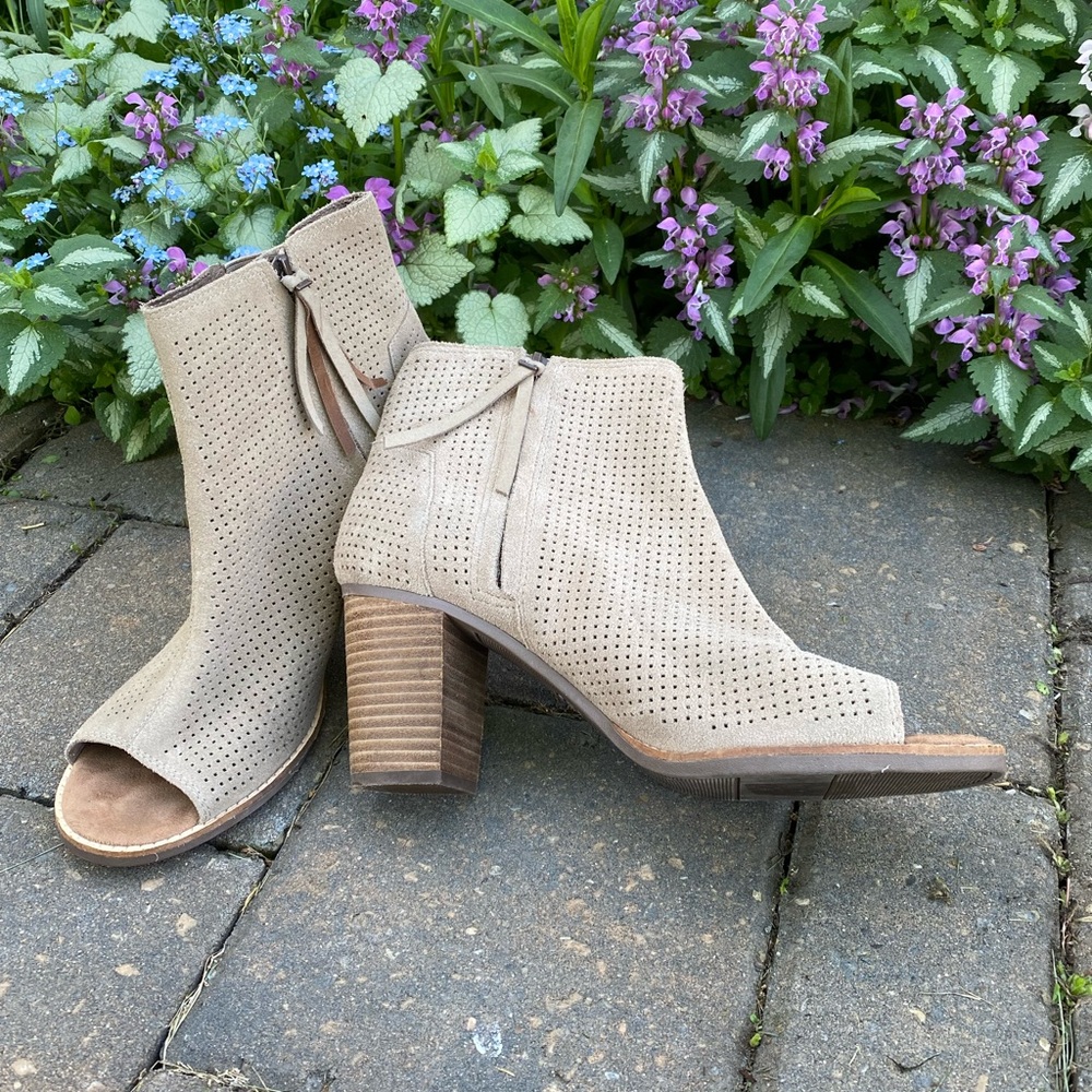 Toms TAN Suede Majorca Heeled Boots, 11 Spring Sale